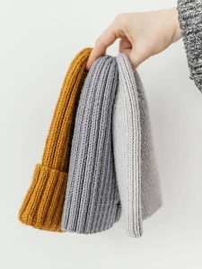 Женские шапки на весну 2026: актуальные модели и советы для покупателей и оптовиков Женские шапки на весну 2026: актуальные модели и советы для покупателей и оптовиков